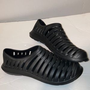 OT MENS BLACK SANDLES SIZE 12-13